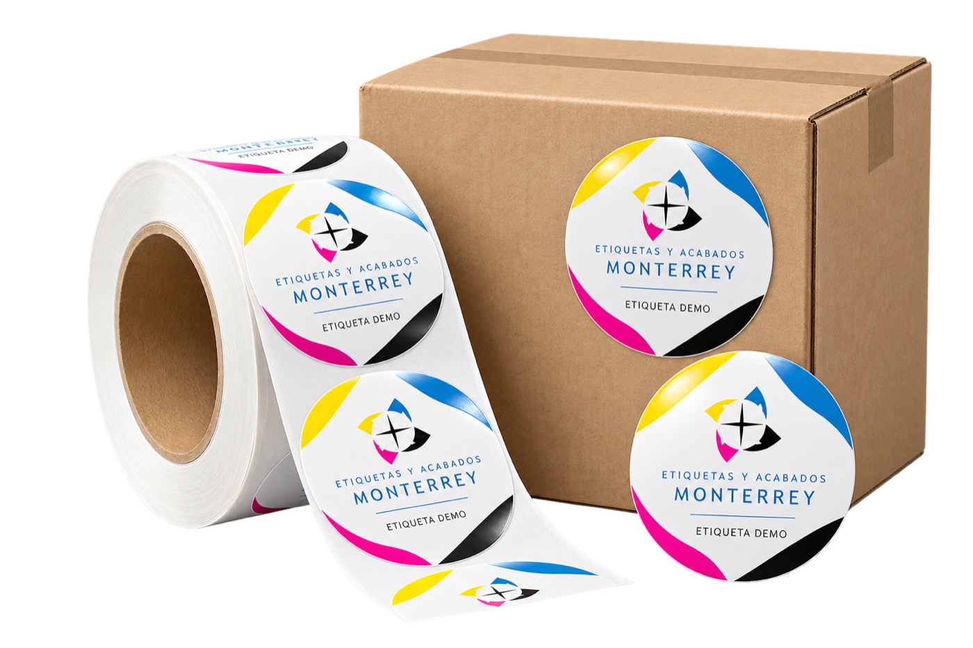 Rollo de etiquetas y caja de cartón con etiquetas aplicadas de Etiquetas y Acabados Monterrey